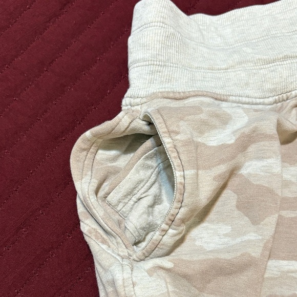 Athleta Women’s Camo Joggers in Beige/Cream Size XSP - Picture 8 of 9